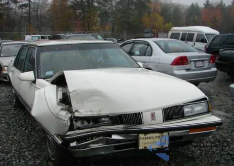 1989 Oldsmobile Delta 88 z USA, uszkodzony, nr VIN 1G3HY54C3KW383090